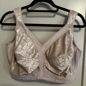 Elegant Floral Lace Bra in Cream